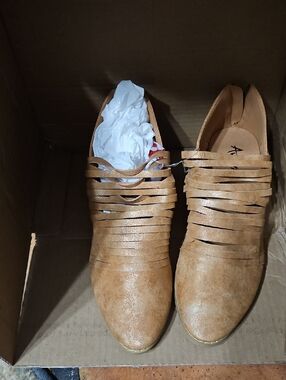 Avanti Tan Strappy Slip-On Loafers